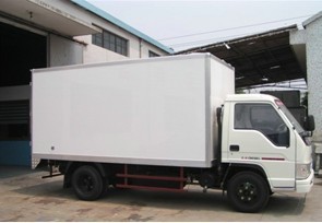 輕型貨車箱體(圖1)
